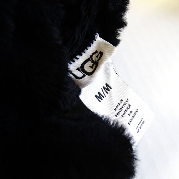 UGG Logo Quilted Leather & Genuine Shearling Gloves Size M - Picture 7 of 8